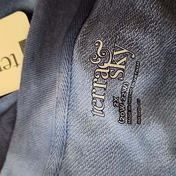 Terra & Sky Blue Tie Dye High Low V-neck Plus Size Sweatshirt - Picture 7 of 8